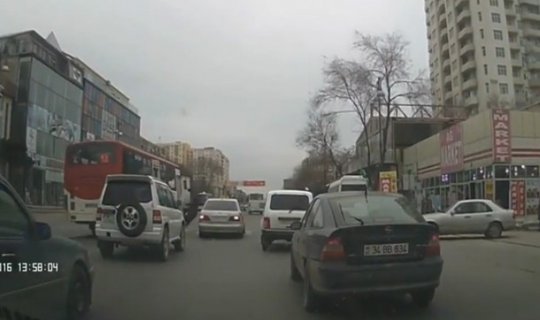 Bakıda sərnişin avtobusu piyadanı belə vurdu