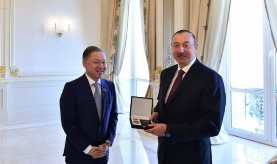 İlham Əliyevə “TürkPA-nın inkişafındakı xüsusi xidmətlərə görə” medalı təqdim olunub