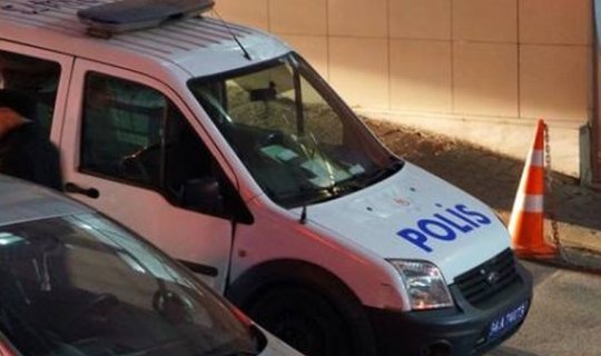 İstanbulda polislərə atəş açdılar