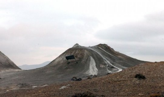 Bakıda püskürən vulkanla bağlı araşdırmalar aparılır