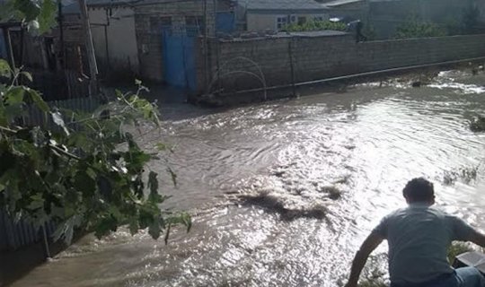 Abşeronda evləri su basıb