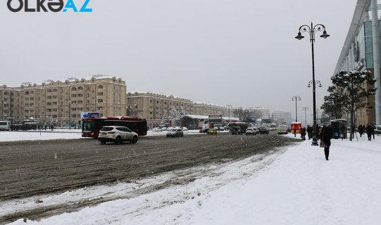 Bakının tıxaclı yolları, qarlı dayanacaqları