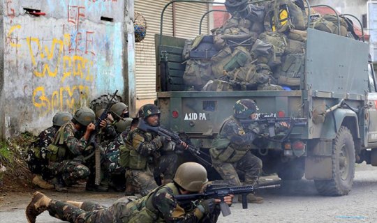 Filippində hərbçilər 90 İŞİD terrorçusunu məhv etdi