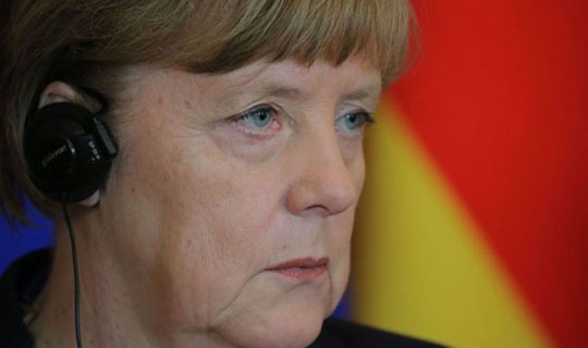 Angela Merkel Qətər Əmiri ilə böhranı müzakirə etdi