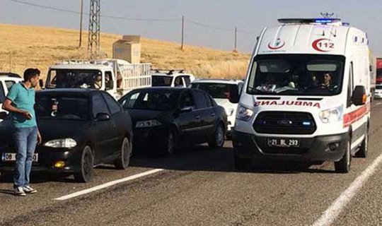 Türkiyədə sərnişin avtobusu ilə zirehli polis avtomobili toqquşdu