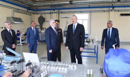 Prezident İlham Əliyev silah zavodunun açılışında