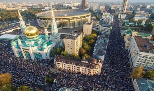Moskvada izdiham: 250 min müsəlman bayram namazı qılıb