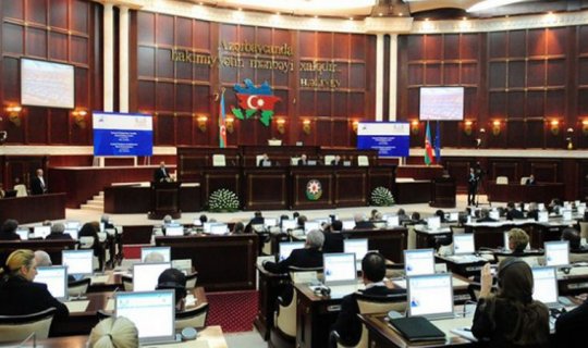 Azərbaycan parlamentinin iclası başladı