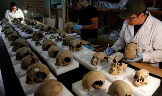Meksikada arxeoloqlar kütləvi insan məzarlığı tapdılar