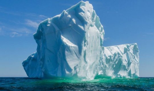 Antarktidada yeni buz dağı
