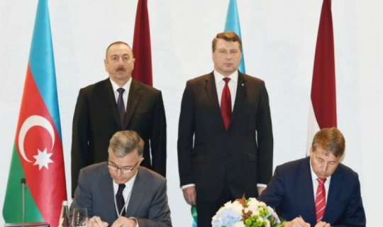 Azərbaycan-Latviya sənədləri imzalandı