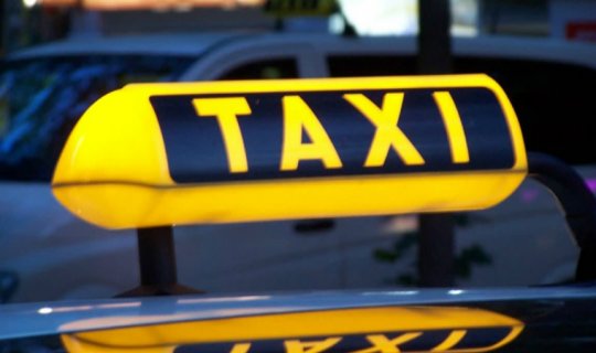 Sükan arxasında sifariş qəbul edən taksi sürücülərini cərimə gözləyir