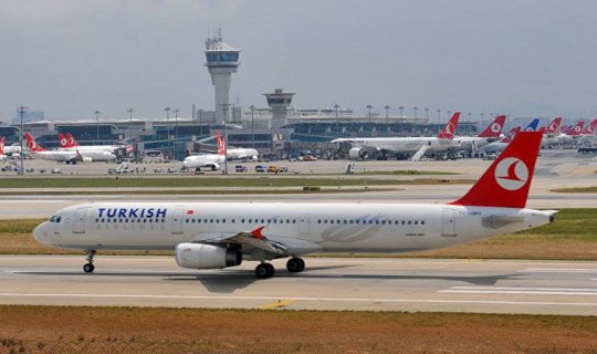 İstanbul hava limanında təyyarələr toqquşdu