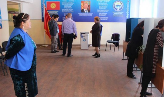 Qırğızıstanda prezidentliyə 52 namizəd qeydə alındı