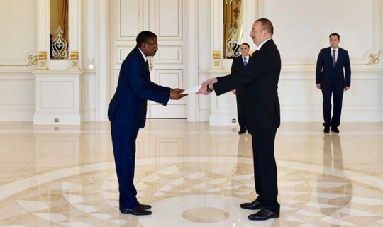 Prezident İlham Əliyev Burkina Fasonun yeni səfirinin etimadnaməsini qəbul edib