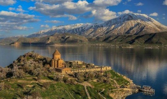 İran 7 əsrlik kilsə zəngini Türkiyəyə qaytarır