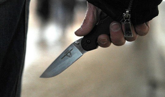 Bakıda 22 yaşlı oğlan sevgilisini bıçaqladı