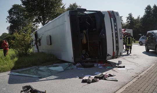 Almaniyada avtobus qəzası: 40 yaralı