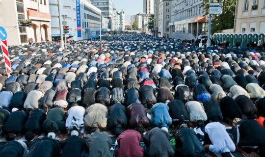 Moskvada 200 mindən çox müsəlmanın iştirakı ilə Qurban bayramı keçirilir
