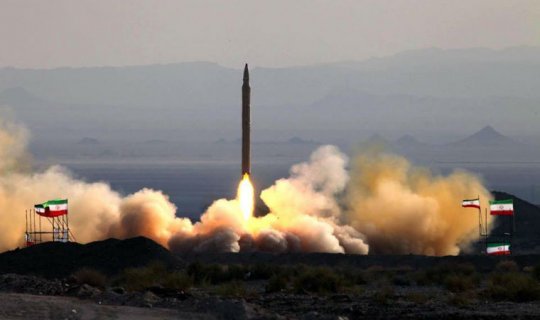 İran yeni ballistik raketi sınaqdan keçirdi