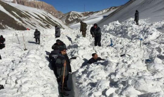 İtkin düşən alpinistlərin axtarışı dayandırıldı