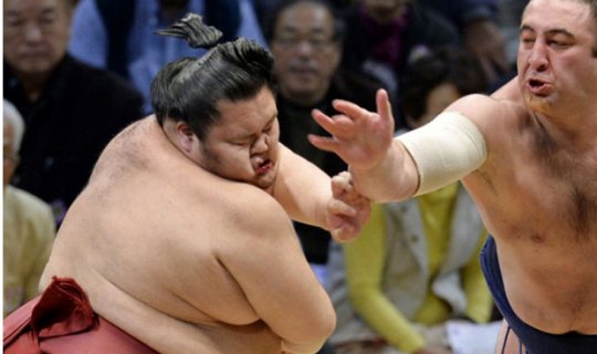Gürcüstanlı idmançı ilk dəfə sumo üzrə Tokio turnirinin qalibi olub