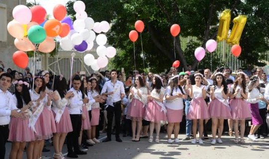 Bu gün məktəblərdə “son zəng” çalınacaq