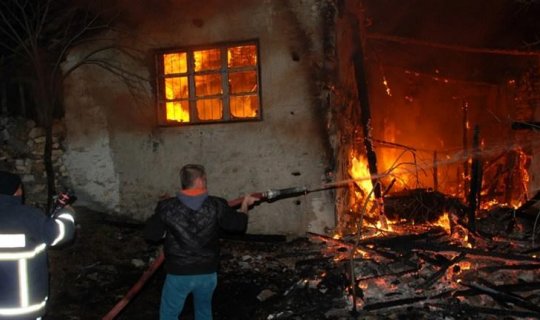 Sabirabadda ev yandı