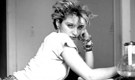 Madonna çılpaq fotolarını paylaşdı
