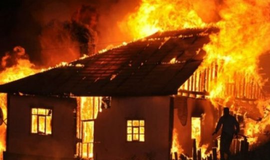 Sabunçuda ev yandı