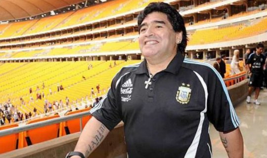 Əfsanəvi futbolçu Maradona xəstəxanaya düşdü