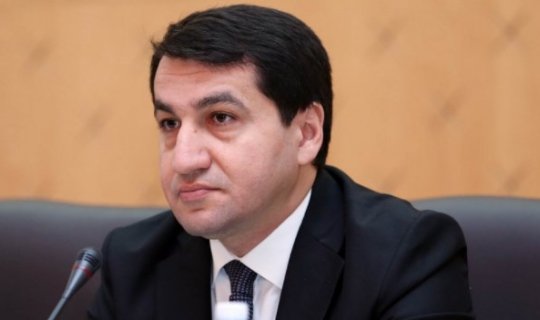 Prezidentin köməkçisi: \
