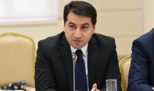 Prezidentin köməkçisi: \