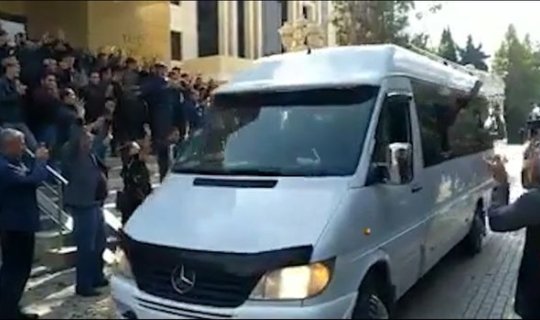 Əsgərlərimiz qələbə şüarları ilə yola salınır - VİDEO