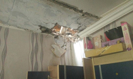 Düşmənin atdığı top mərmisi Tərtərdə yaşayış evinə düşdü