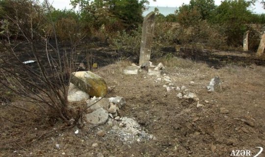 Ermənilər Ağcabədidə kənd qəbiristanlığını artilleriya atəşinə tutub - FOTO