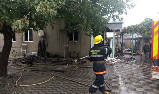 Ermənilərin Bərdəyə atdığı raketlərdən biri evə düşüb