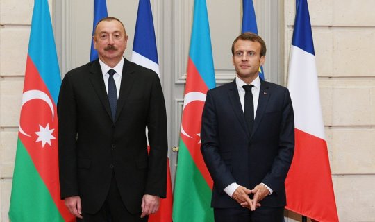 Makron Prezident İlham Əliyevə telefonla zəng edib