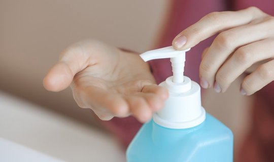 Koronavirus dəridə neçə saat qalır?