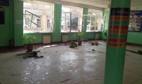 Ermənilərin Gəncəyə atdıqları raket məktəbdə dağıntılara səbəb oldu - FOTO