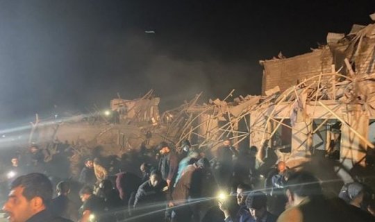 Gəncədə raket zərbəsinə məruz qalan ahıl qadın: “Ev uçdu altında qaldıq...\