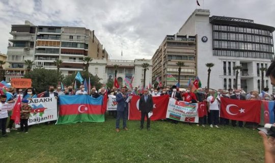 İzmirdə yaşayan soydaşlarımız Gəncədə törədilən terror aktlarına etiraz edib - FOTO