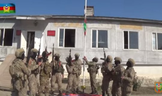 SON DƏQİQƏ: Füzuli şəhərinin mərkəzində Azərbaycan bayrağı qaldırıldı - VİDEO