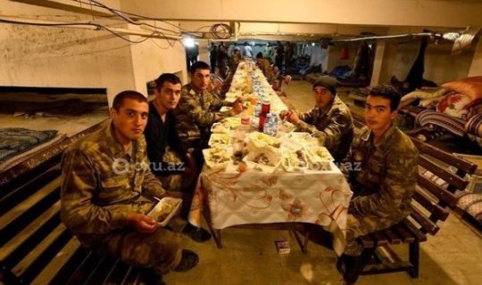 Azərbaycan əsgəri cəbhə xəttində Müstəqillik Gününü qeyd edir - FOTOREPORTAJ