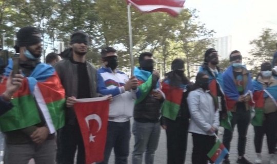 Azərbaycanlı gənclər Nyu-Yorkda etiraz aksiyası keçiriblər - FOTOLAR