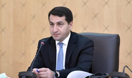 Prezidentin köməkçisi: \