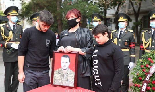 Azərbaycan Ordusunun şəhid hərbçisi Dmitri Solntsev dəfn edilibxa0- FOTO + YENİLƏNİB