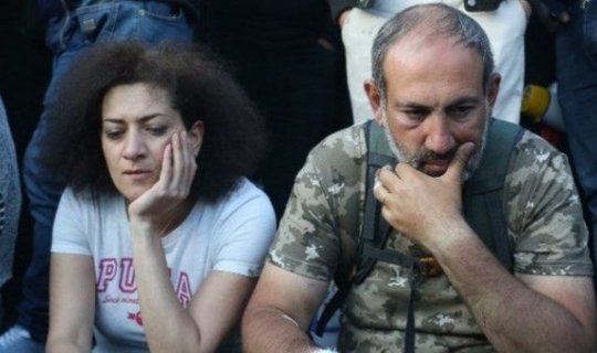 Paşinyanın arvadı döyüşə gedir - FOTO