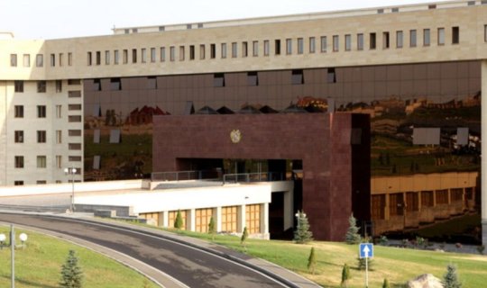 Ermənistanda silahlı qüvvələr və siyasi rəhbərlik arasında çəkişmə başladı