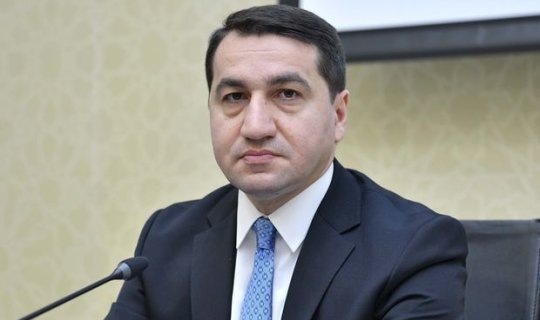 Prezidentin köməkçisi: \